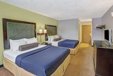 هتل Days Inn By Wyndham Lake Bluff/great Lakes Naval Base