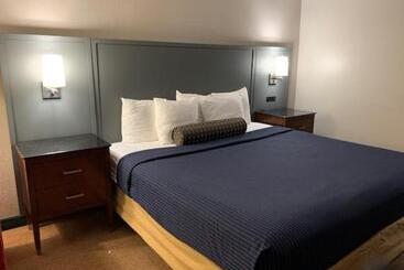 هتل Days Inn By Wyndham Lake Bluff/great Lakes Naval Base