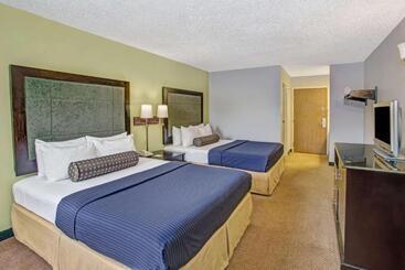 هتل Days Inn By Wyndham Lake Bluff/great Lakes Naval Base