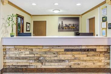هتل Days Inn By Wyndham Lake Bluff/great Lakes Naval Base