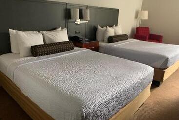 هتل Days Inn By Wyndham Lake Bluff/great Lakes Naval Base