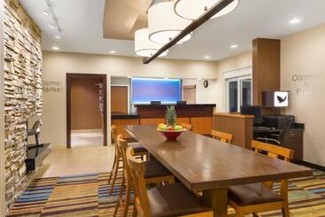 ホテル Amerivu Inn And Suites