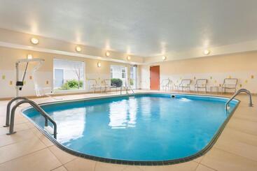 호텔 Amerivu Inn And Suites