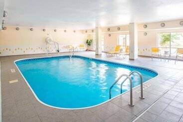 هتل Fairfield Inn & Suites By Marriott Dayton South