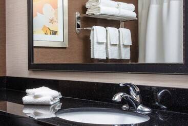 هتل Fairfield Inn & Suites By Marriott Dayton South