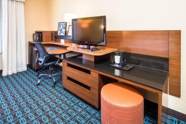 هتل Fairfield Inn & Suites Jacksonville Airport