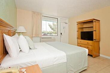 هتل John Yancey Oceanfront Inn
