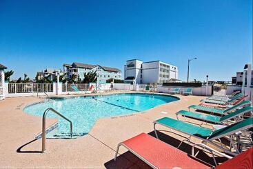 هتل John Yancey Oceanfront Inn