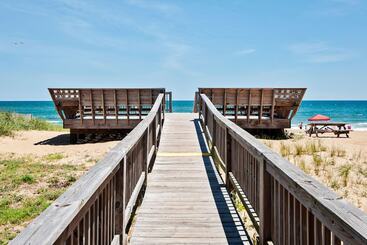 هتل John Yancey Oceanfront Inn