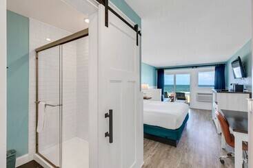 هتل John Yancey Oceanfront Inn
