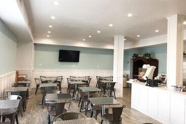 هتل John Yancey Oceanfront Inn