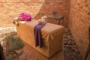 هتل Peermont Walmont At Mmabatho Palms