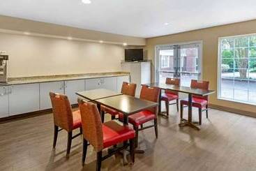 Mainstay Suites Raleigh North