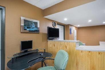 מוטל Days Inn By Wyndham Hurricane Mills