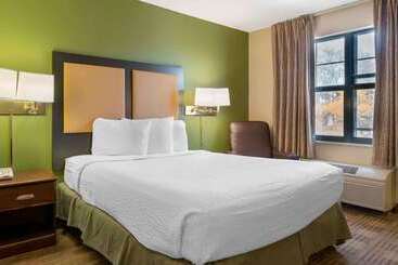 Extended Stay America Suites  Detroit  Metropolitan Airport