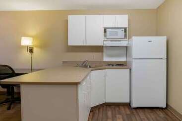 Extended Stay America Suites  Detroit  Metropolitan Airport