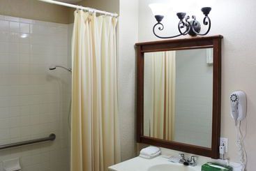 فندق Rodeway Inn & Suites