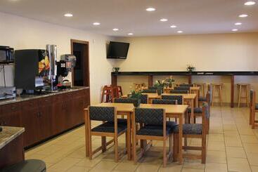 هتل Americas Best Value Inn Grand Forks