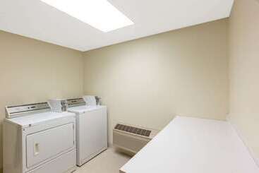 هتل Americinn By Wyndham Ottumwa