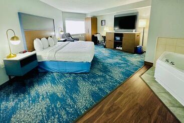 هتل Americinn By Wyndham Shakopee Near Canterbury Park