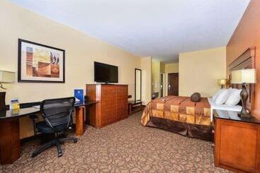 هتل Best Western Plus Midwest Inn & Suites