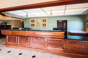 هتل Comfort Inn & Suites
