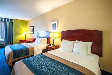هتل Comfort Inn & Suites