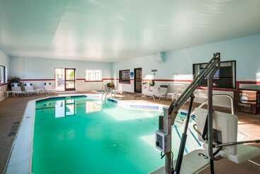 هتل Comfort Inn & Suites