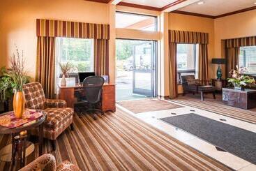 هتل Comfort Inn & Suites