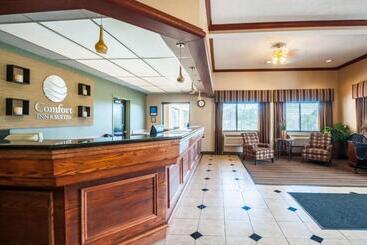 هتل Comfort Inn & Suites