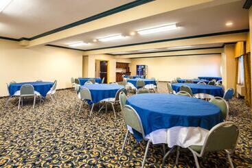 هتل Comfort Inn & Suites