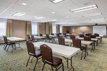 هتل Comfort Suites North