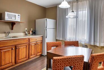هتل Comfort Suites North