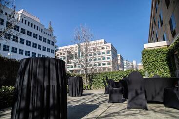 هتل Courtyard By Marriott Sacramento Midtown