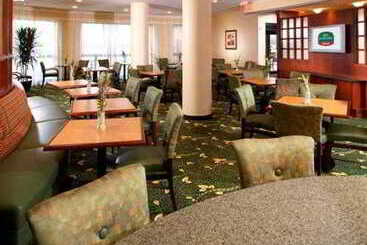هتل Courtyard Daytonuniversity Of Dayton