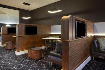 هتل Courtyard By Marriott Newark Silicon Valley