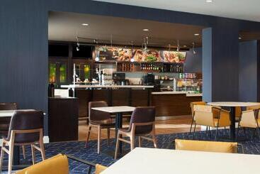 هتل Courtyard By Marriott Newark Silicon Valley