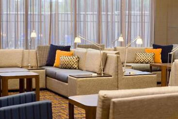هتل Courtyard By Marriott Newark Silicon Valley