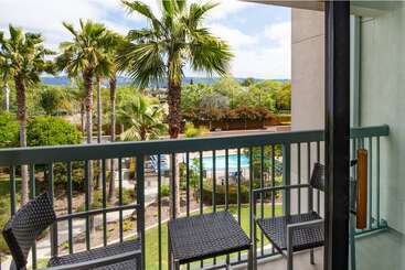 هتل Courtyard By Marriott Oakland Airport