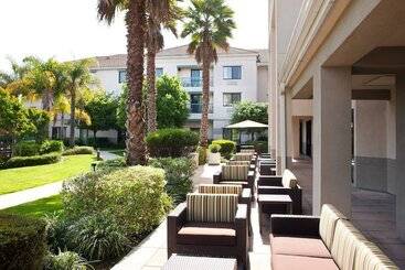 هتل Courtyard By Marriott Oakland Airport