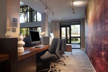 هتل Courtyard By Marriott Oakland Airport