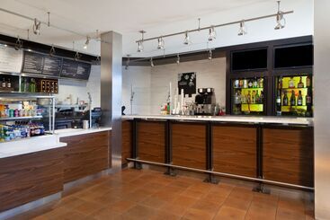 هتل Courtyard By Marriott Oakland Airport