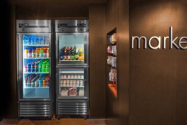 هتل Courtyard By Marriott Oakland Airport