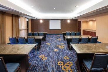هتل Courtyard By Marriott Oakland Airport
