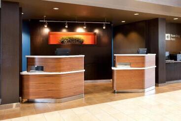 هتل Courtyard By Marriott Oakland Airport