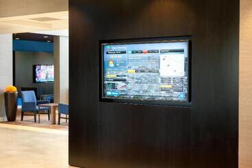 هتل Courtyard By Marriott Oakland Airport