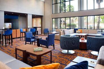 هتل Courtyard By Marriott Oakland Airport