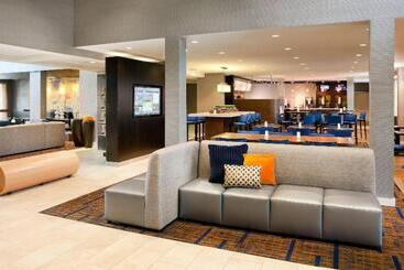 هتل Courtyard By Marriott Oakland Airport