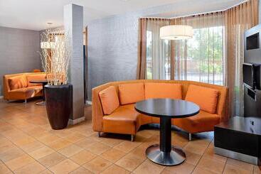 هتل Courtyard By Marriott Oakland Airport
