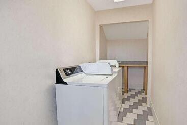هتل Days Inn By Wyndham Marietta White Water